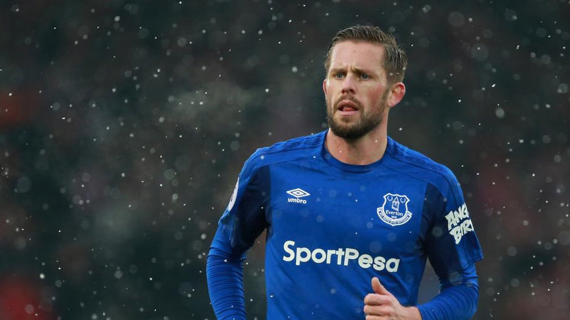 泪目了，钟义浩赛后连夜赶赴青岛，海牛进球瞬间他哭得像孩子，知乎钟义燊