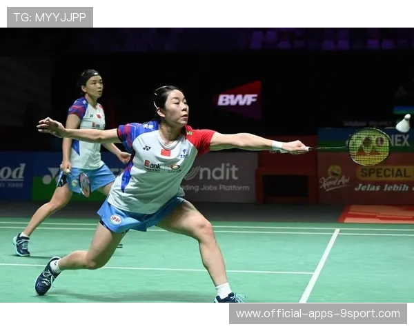 羽毛球后场吊球神准无比：成为比赛中的制胜法宝