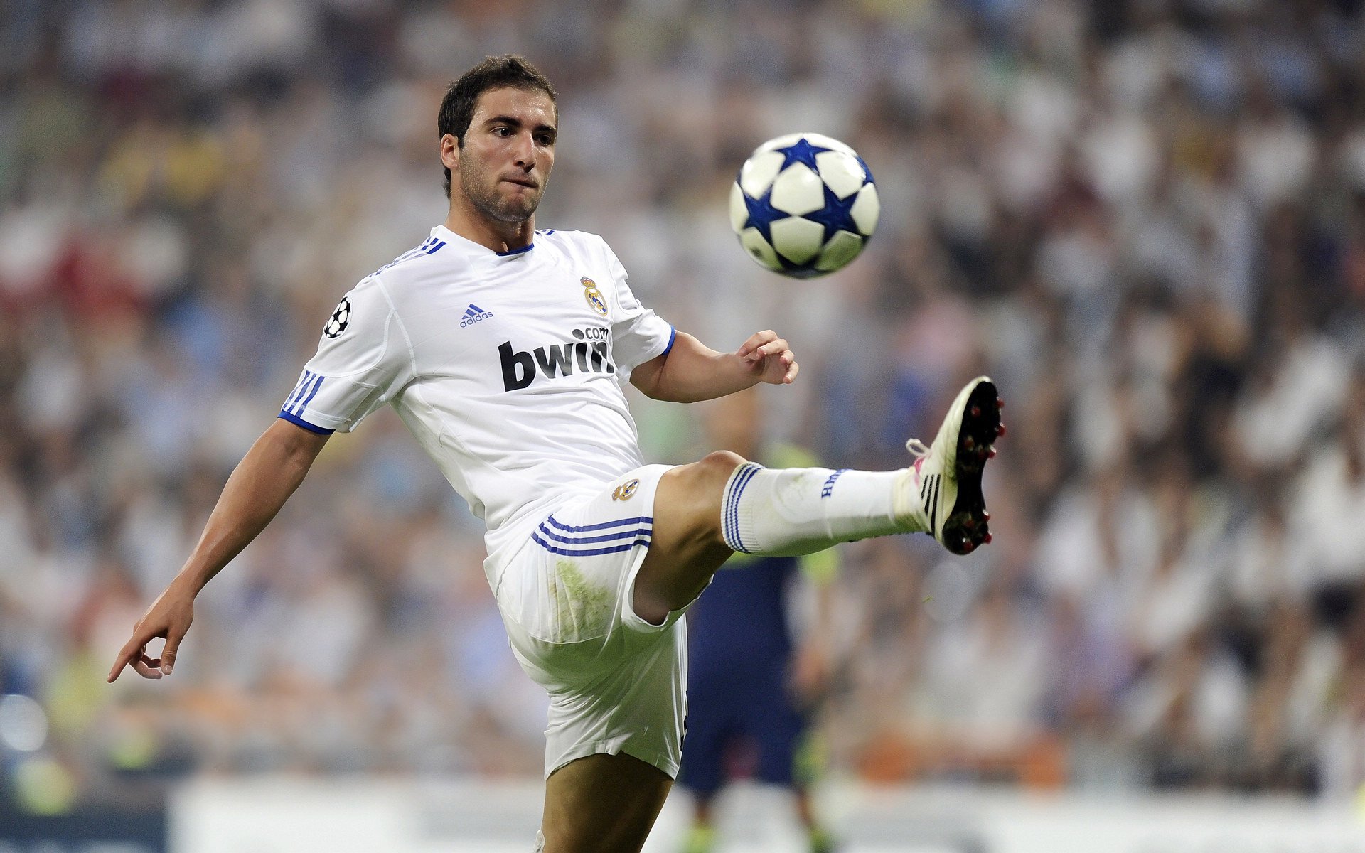 梅西刷新 400 助攻纪录,全网齐跪:我们在看历史,梅西300次助攻